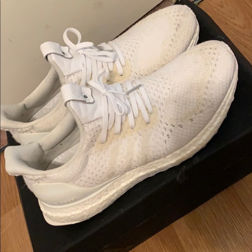EUC! Ultraboost S.E. X INVINCIBLE Sneakers